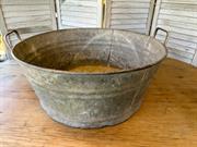 Large Vintage Australian Garden Baby Galvanised Bath Planter Rustic Display